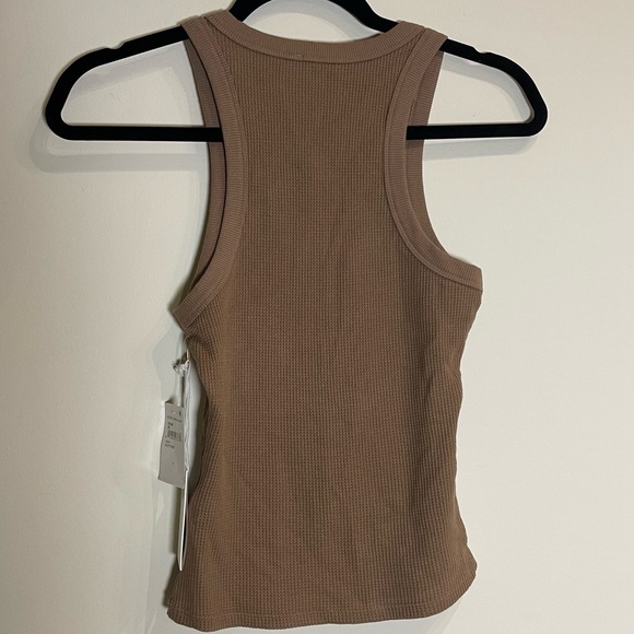 Good American NWT Essentials Thermal Cut 90s Tank in Putty001 - Picture 6 of 10
